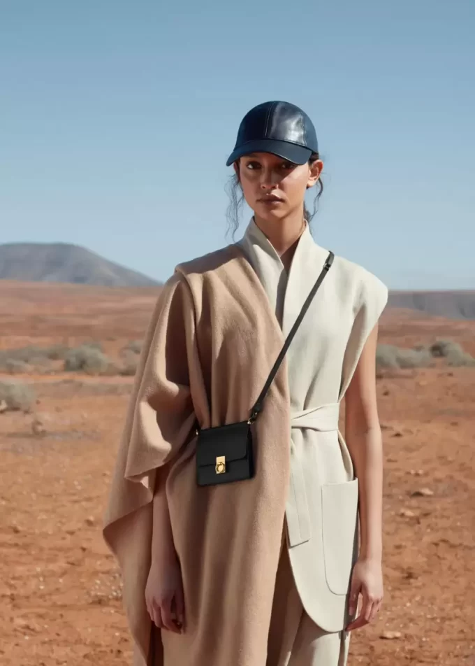 Numéro Sept Crossbody Wallet Edition Strukturiertes Schwarz